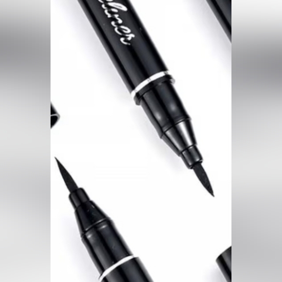 Matte Liquid Black Eyeliner Pen - Picture 2 of 4